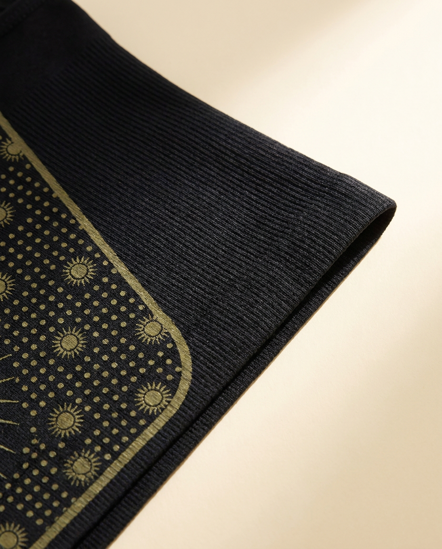 Seamless breathable fabric detail